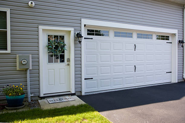 24/7 Emergency Garage Door Panel Replacement experts in Canyon, TX